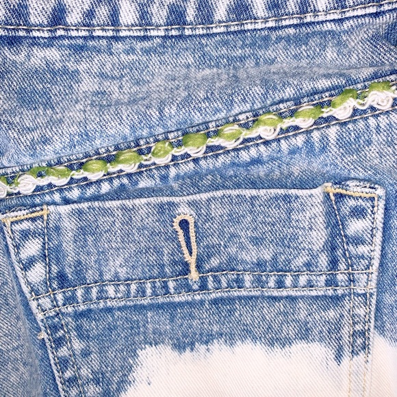 Free People destructed/destroyed denim shorts 🌸 - Picture 4 of 4